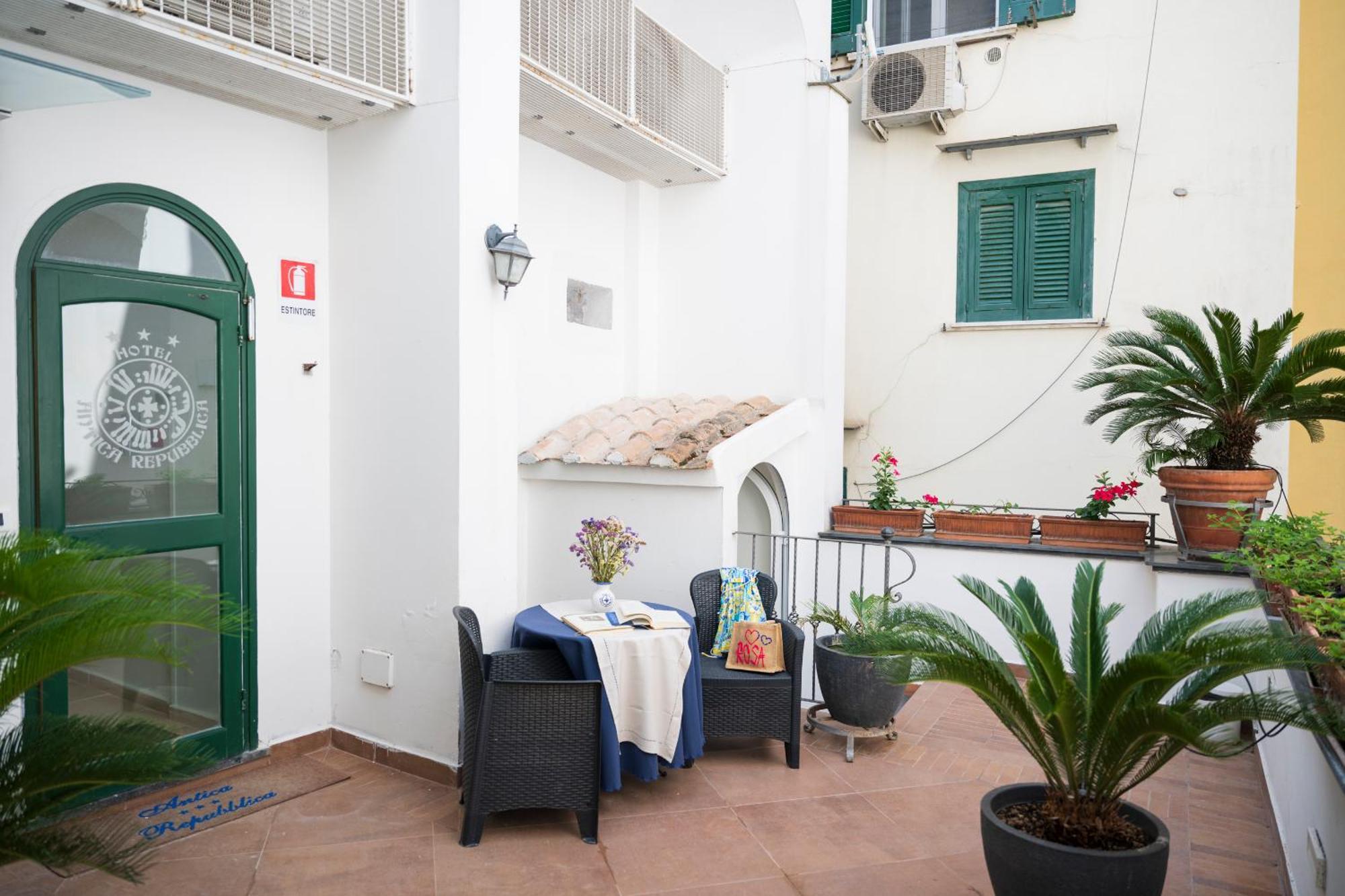 Hotel Antica Repubblica In Amalfi Center At 100Mt From The Sea Екстер'єр фото